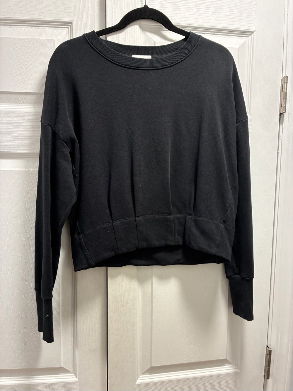 Evereve Black Cropped Crewneck Sweatshirt